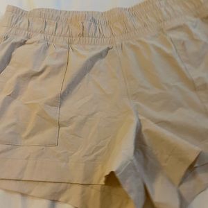 gapfit drifit khaki womens short, size large